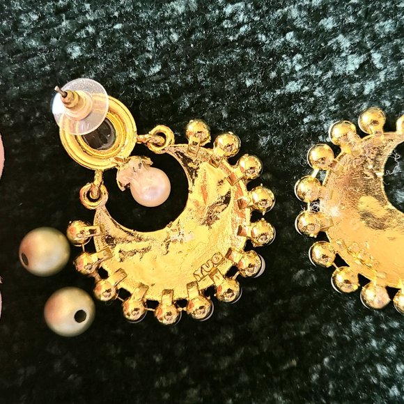 Beautiful- Semi-Precious Green/Clear Stones with Pearls - Round Earrings - Picture 8 of 12